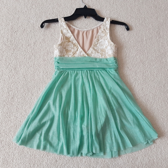 Dance Costume - Picture 3 of 6